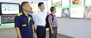 歡迎中國砂石協(xié)會(huì )會(huì )長(cháng)-胡幼奕，重慶市砂石協(xié)會(huì )秘書(shū)長(cháng)-黎長(cháng)華等領(lǐng)導蒞臨參觀(guān)指導工作！